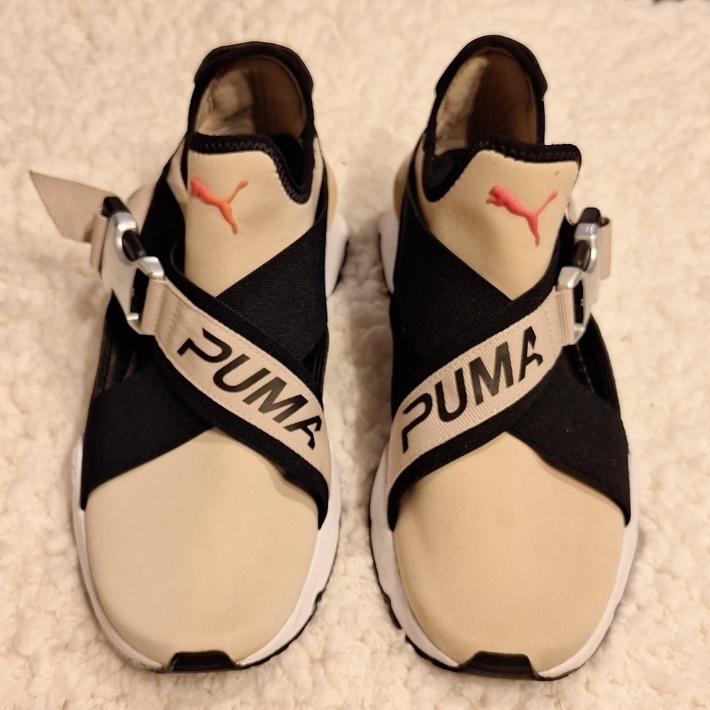 Womens Puma open sides stretch buckle sneakers size 8.5